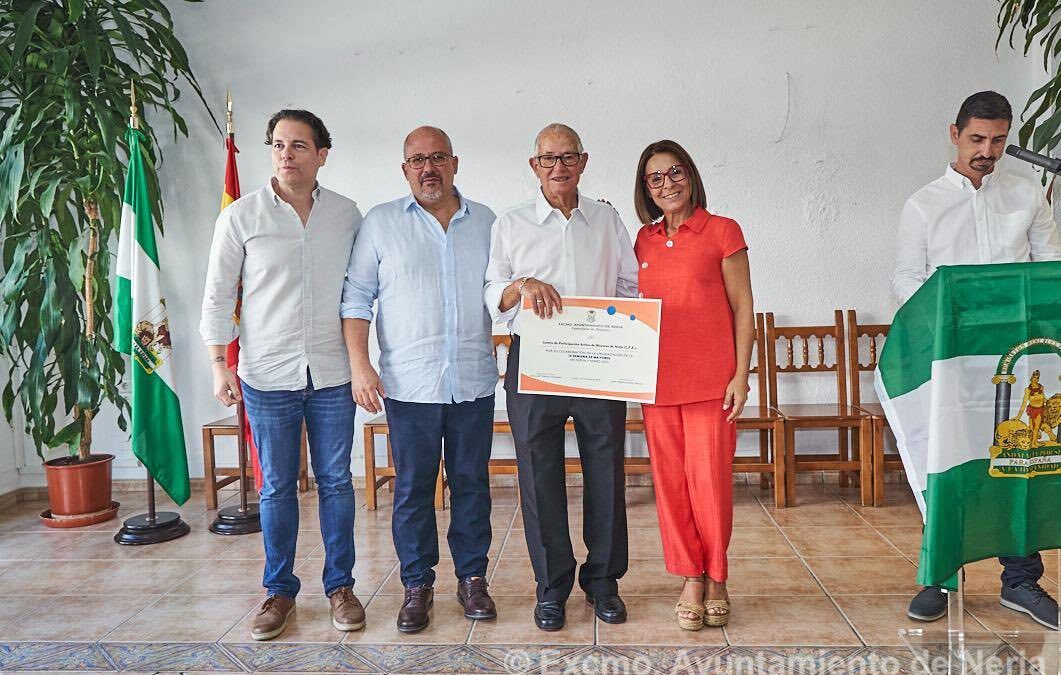 Emotivo cierre de la IX Semana del Mayor con entrega de diplomas y música rociera