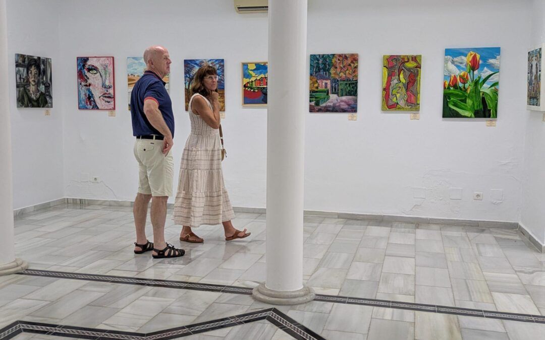 La Sala de Calle Cristo acoge una exposición solidaria con obras de 54 artistas