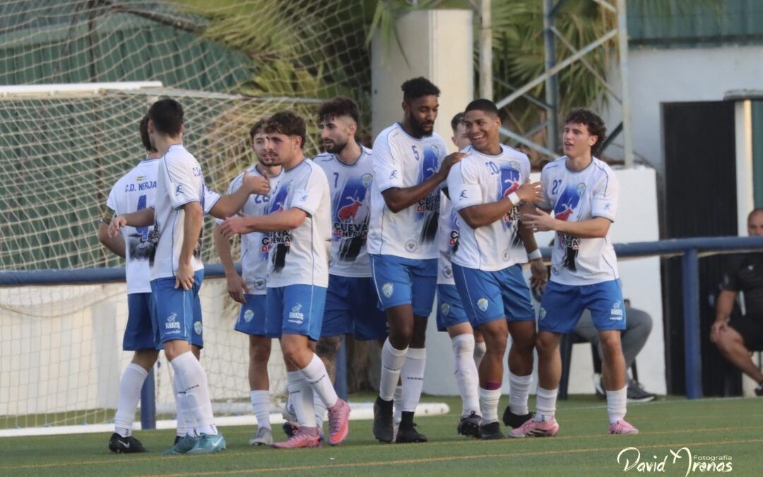 El CD Nerja suma una importante victoria ante el Villanueva del Rosario (3-1)