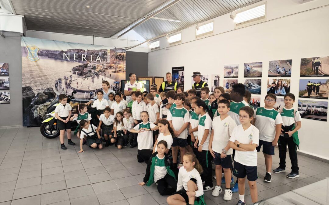 El Colegio Virgen del Mar visita la exposición del 150 aniversario de la Policía Local