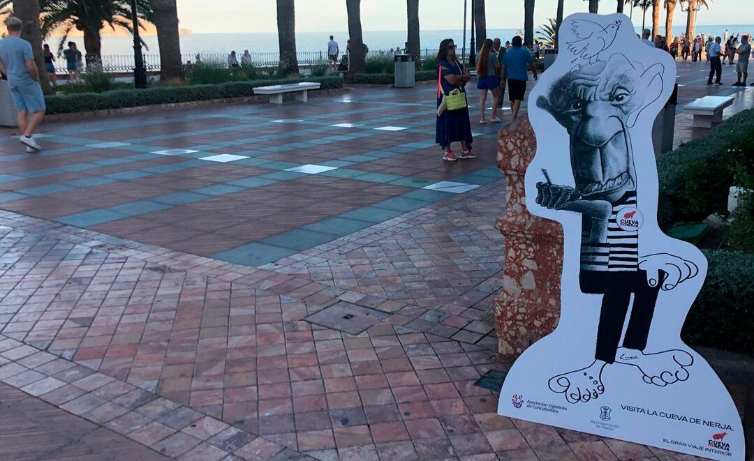 Picasso, María Zambrano y Antonio de la Torre se suman a la exposición de caricaturas gigantes en Nerja
