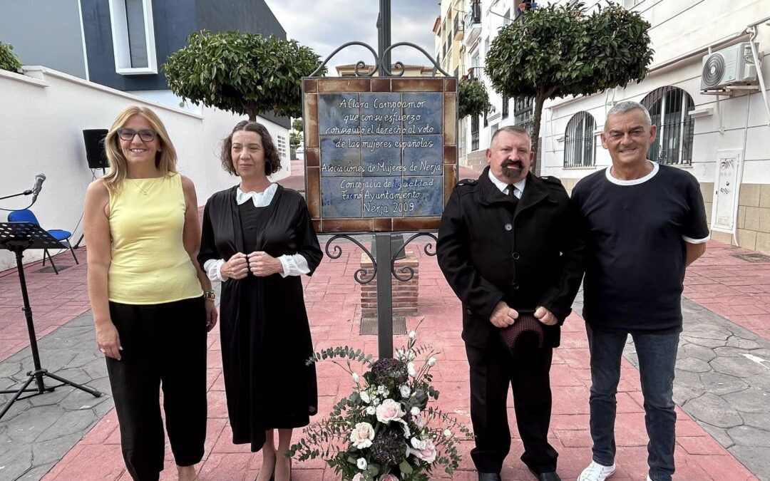 Nerja conmemora el aniversario del voto femenino con un emotivo homenaje a Clara Campoamor
