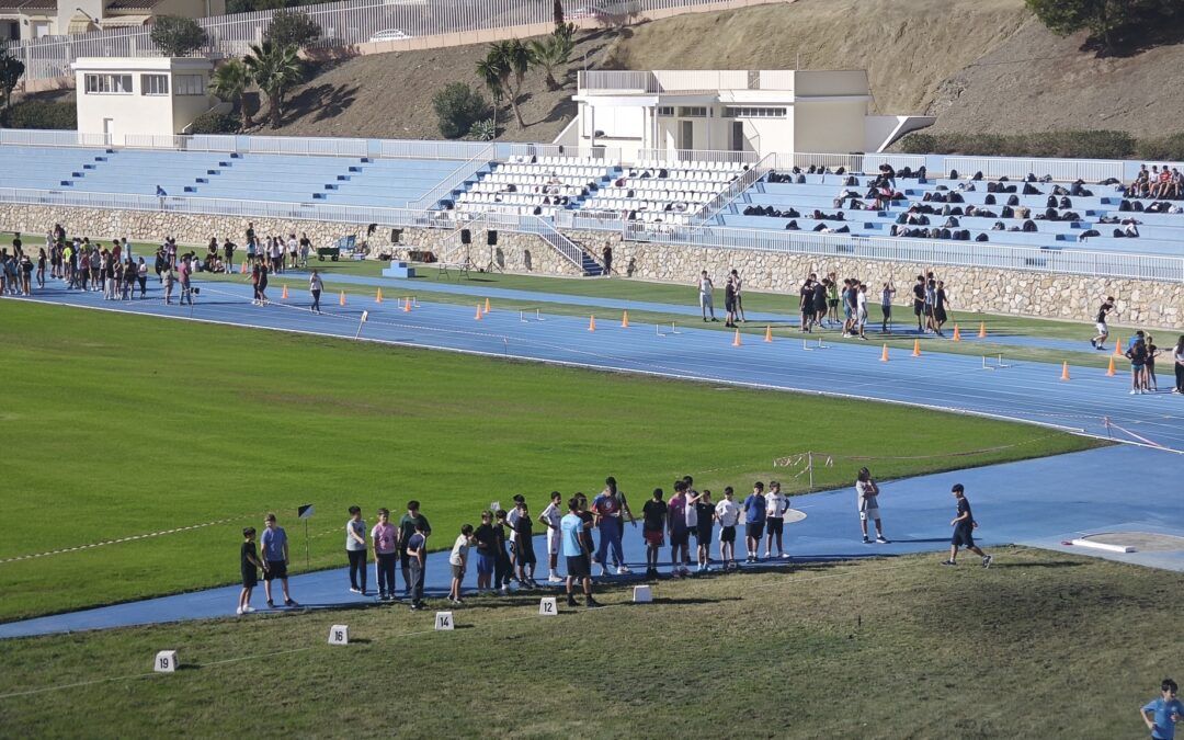 El Instituto Sierra Almijara visita las Jornadas de Atletismo Escolar en Nerja