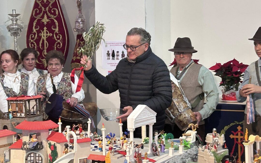 La Cofradía del Resucitado presenta su Belén de Playmobil con una emotiva bendición
