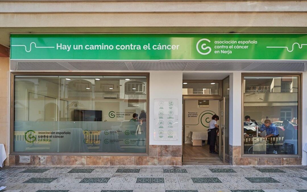 Nerja refuerza su apoyo social con más de 28.000 euros para Cruz Roja y la AECC