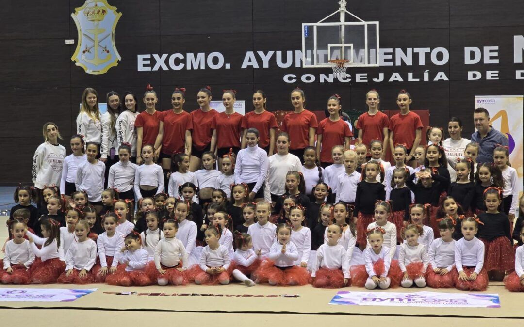 La Exhibición de Navidad de TeamGYMCOSTA llenó de color el Pabellón Municipal