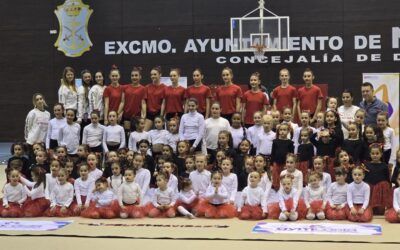 La Exhibición de Navidad de TeamGYMCOSTA llenó de color el Pabellón Municipal