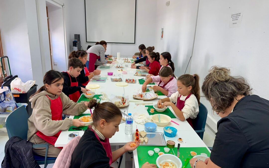 Éxito del primer Taller de Cocina Navideña para jóvenes en Nerja