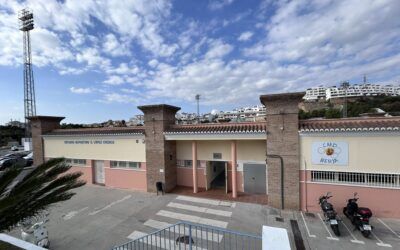 Nerja avanza hacia unas instalaciones deportivas más sostenibles con placas fotovoltaicas