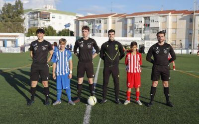 Málaga toma ventaja ante Almería en una vibrante jornada de fútbol en Nerja