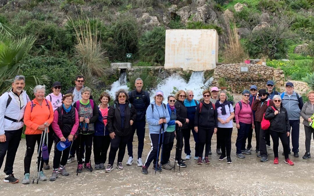 Senderismo y convivencia en la ruta para mayores hasta la Torre de Maro