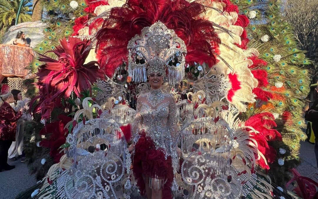Sara Jorge desfiló ayer en Málaga y opta al certamen provincial del Carnaval