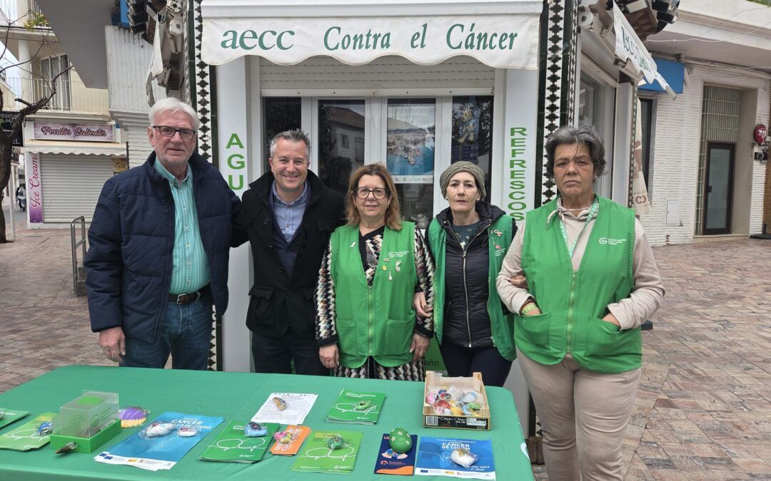 La AECC de Nerja instala mesas informativas por el Día Mundial contra el Cáncer