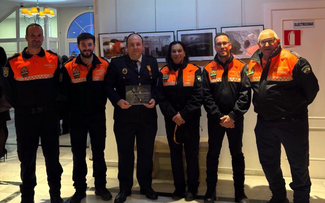Nerja rinde homenaje a sus voluntarios en el Día Internacional de Protección Civil