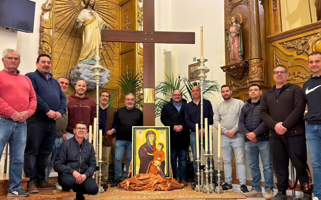 La Cruz de la Juventud llega a Nerja en su recorrido por la Axarquía