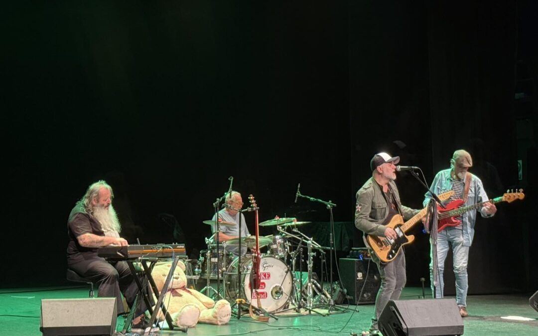 Kike Blues Band llena de ritmo el Centro Cultural Villa de Nerja