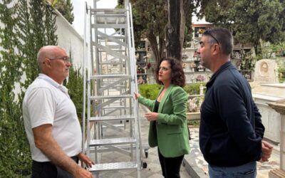 El Cementerio Municipal estrena nuevas escaleras para mejorar la seguridad y el acceso a los nichos