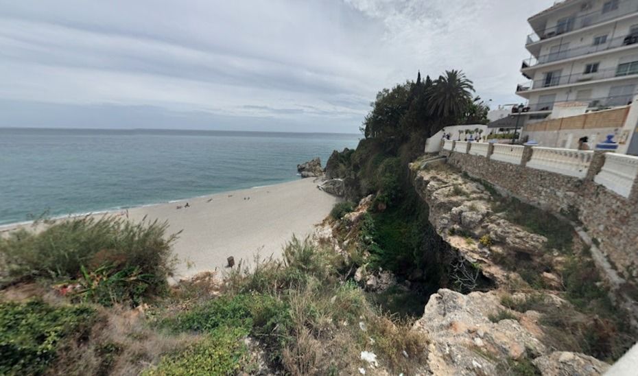 Evacuado un hombre tras sufrir una caída en el Mirador del Bendito de Nerja