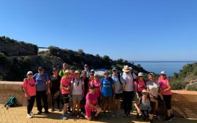 Los mayores de Nerja despiden la temporada de senderismo entre los paisajes de Maro