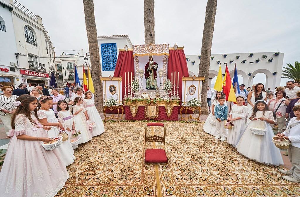 El Corpus Christi volvió a llenar de tradición las calles de Nerja