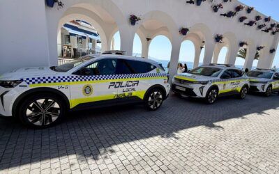La Policía Local estrena tres nuevos vehículos eléctricos equipados con desfibrilador