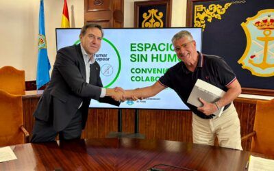 Nerja impulsa nuevos espacios sin humo con un convenio pionero junto a la AECC