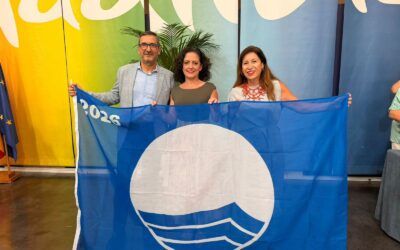 Nerja recibe las cuatro Banderas Azules que certifican la calidad de sus playas