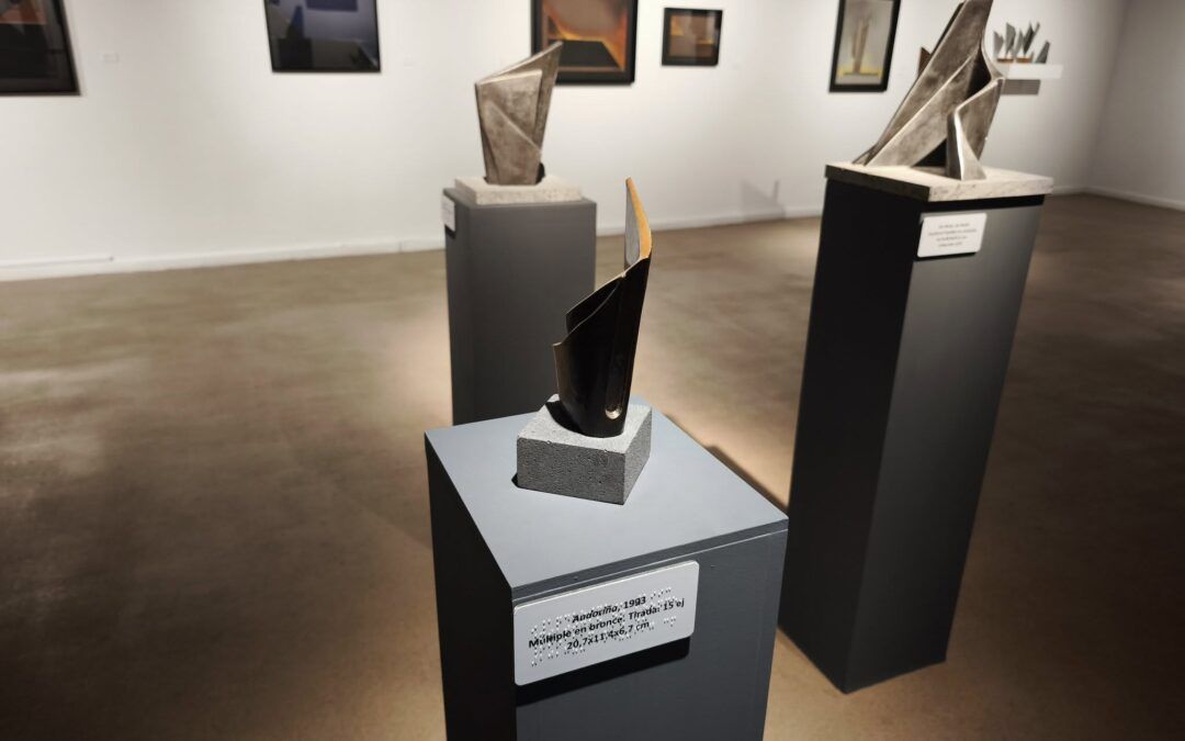 El Museo de Nerja presenta exposición de María Belén Morales con esculturas táctiles, braille y lengua de signos