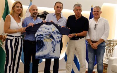 La Cueva de Nerja vuelve a lucir en la camiseta prematch del Málaga CF