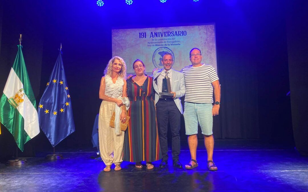 El director del Museo de Nerja recibe un reconocimiento por su trayectoria como arqueólogo