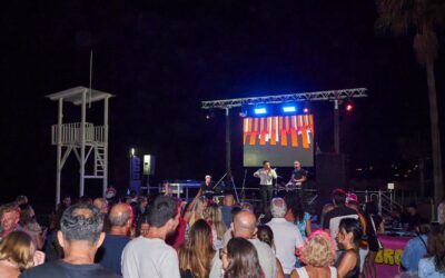 Burriana despide el verano con música y buen ambiente junto al mar