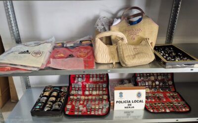 La Policía Local retira más de mil productos falsificados en Nerja