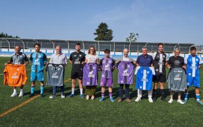 El CD Nerja presenta las nuevas equipaciones de su equipo sénior