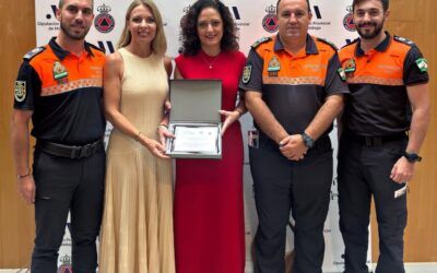 Protección Civil de Nerja recibe un reconocimiento por sus 30 años al servicio de la ciudadanía