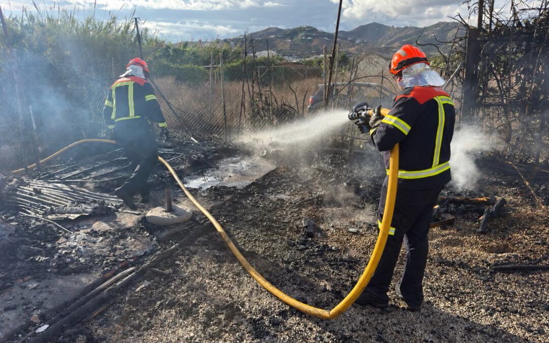 Bomberos y Protección Civil actúan conjuntamente en un incendio en El Playazo